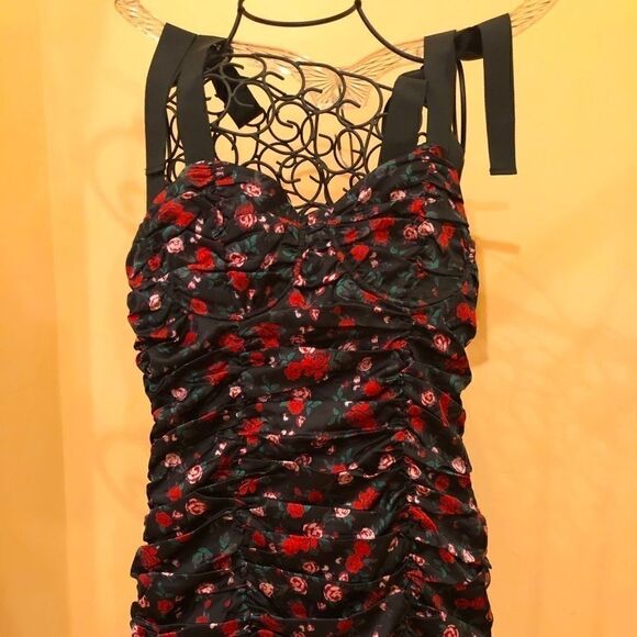 FASHION NOVA SEND ME ROSES BODY CON RUCHED MINI DRESS M NWT - Picture 2 of 14